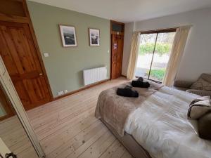 Stable Cottage by Roslin Glen