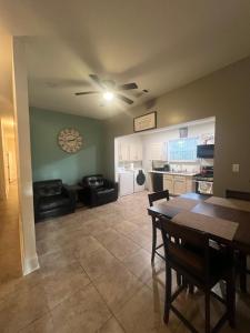 3 miles to Downtown Atlanta