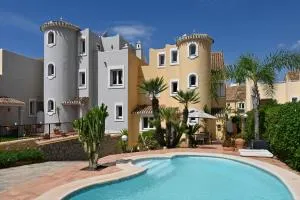 Las Brisas Four Bed Villa - Atamaría