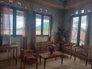 SPOT ON 92776 Panorama House Near Lokon Camping Ground