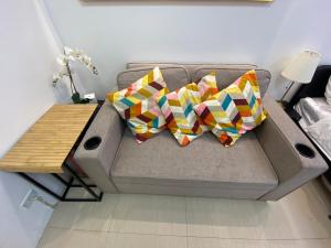 The Grand Staycation at MOA - Unit 7102 Hotel-like