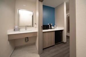 Standard King Room with Mobility Accessible Tub room in Holiday Inn Express Hotel & Suites Indianapolis - East an IHG Hotel