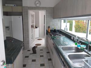 casa vacacional de 2 plantas condominio campestre el peñon