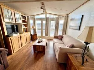 Sherkston Shores Retreat, Sleeps 6, Walk to the beach, Firepit, golf cart - Niagara on the Lake