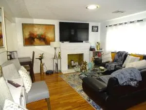 Comfortable and Convenient 3 Bed Home - 兰道夫