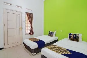 SPOT ON 92801 Penginapan Puti SyariahNearBandara Sultan Syarif Kasim II - Parit