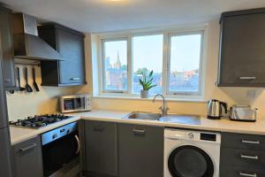 Stylish City Centre Apartment With Parking