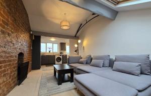 Stylish City Centre Apartment With Parking