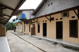 OYO 92831 Penginapan Raja - Cikakak