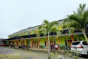 SPOT ON 92827 Anisah Adil Homestay SyariahNearsmart Kampung Desa Pakistaji - Rogojampi