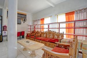 Collection O 92897 Hotel Intan Near Kantor Syahbandar Bawean