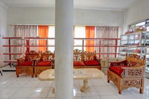 Collection O 92897 Hotel Intan Near Kantor Syahbandar Bawean