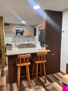 cabaña con tinaja en el lago rapel