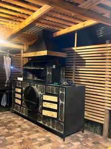 cabaña con tinaja en el lago rapel