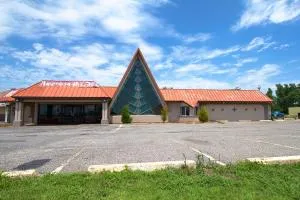 American Best Inn By OYO I-35 Perry near Lake McMurtry - Cushing