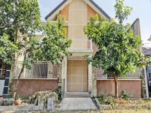 SPOT ON 92916 Batu Mas Homestay Syariah - Bugul