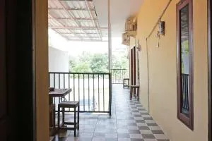 OYO Life 92925 Kost Bu Mala 2 Syariah - Bugul