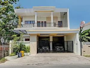 OYO Life 92935 Ayu Kost Eksklusif - Bantul