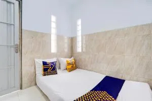 SPOT ON 93035 Karman's Sari Homestay Syariah - Gresik