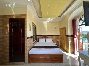 Capital O 1198 Dinh Loan Hotel