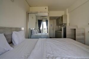 OYO Life 92889 Apartement Grand Sentraland Karawang By A.t Room