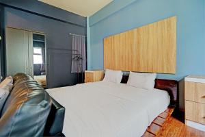OYO Life 92984 The Suites Metro Apartement By Echie Property