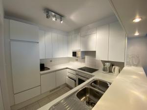 Seafront Palm Beach Stay