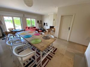 Family Home near Beach in Golden Triangle