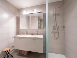 Spacious Corner Apartment with Sea View