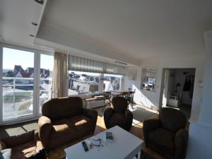 Apartment in Duinbergen with Sea Views
