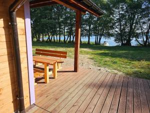Holiday home right on the lake shore