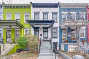 Walkable Location Modern DC Apt with Yard Access!