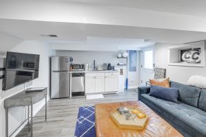 Walkable Location Modern DC Apt with Yard Access!