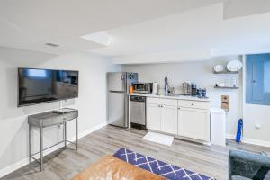 Walkable Location Modern DC Apt with Yard Access!