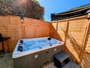 1-Bed Retreat - Hot Tub Private Garden & Bbq - 史云顿