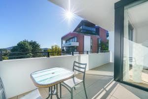 Stylish Urban Apartment Close to Manuka - Hosted by Canstay