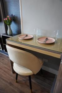 Cozy Urban Condo in Grand Residences with Balcony