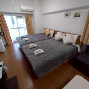 JR Shin-Osaka 2mins, Direct to Kansai Airport 關西空港直達,Shinkansen to Tokyo, Tokyo & Nagoya, Universal Studio 16 mins, Umeda 6 mins, Kyoto 25 mins, Early Check-In