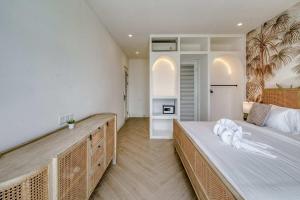 Brand New 4BR Colonial Retreat in Berawa, Canggu