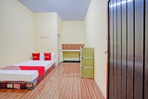 OYO Life 92920 Rumah Kost Azca - 2hvězdičkové hotely ve městě Sidoarjo