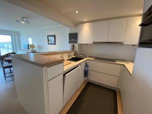 Sea View Stay for 6 Guests