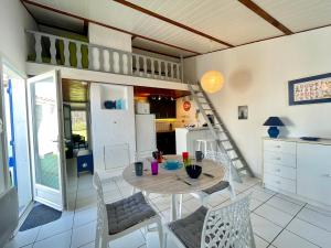Maison T3 à 800 m de la plage avec piscine chauffée, tennis, Wi-Fi, patio clos et parking privatif - FR-1-231-300