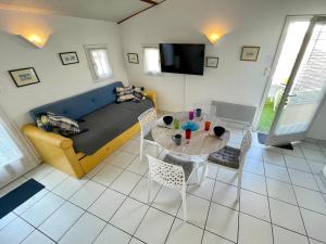 Maison T3 à 800 m de la plage avec piscine chauffée, tennis, Wi-Fi, patio clos et parking privatif - FR-1-231-300