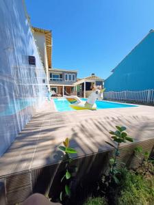 Casa com 3 suítes em Cabo Frio com piscina há poucos passos do Mar!