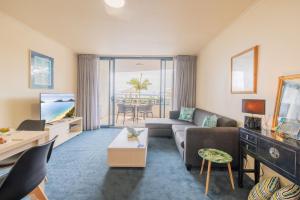 The Landmark 108, 61B Dowling St - air con, linen, pool, lift, views