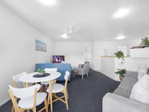 2-Bed with Pool, Near Torquay Beach, Hervey Bay