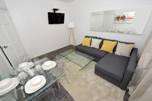 Amazing 4 BR 1 BTH Laundry Dishwasher