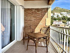 Apartamento en Roses, 2 dormitorios, estacionamiento y terraza - ES-258-16