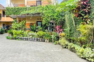 OYO Life 93398 Sudimoro Guest House Syariah