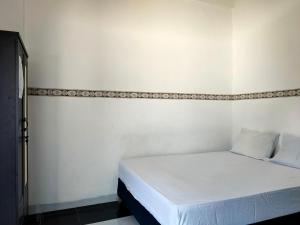OYO 93412 Kost Irma Syariah Near UPTD SMP Negeri 8 Parepare